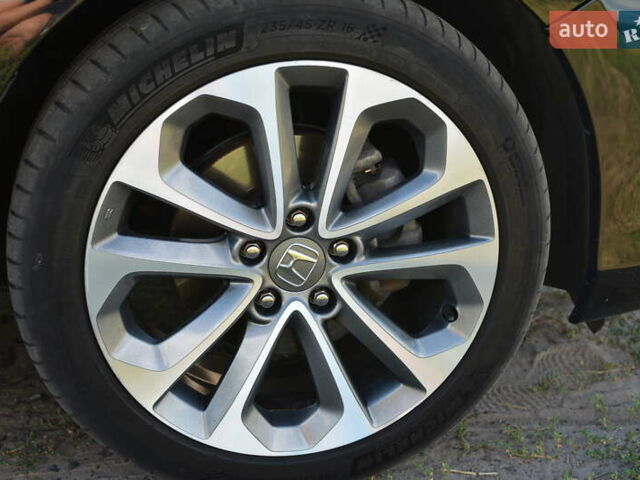 Черный Хонда Аккорд, объемом двигателя 3.47 л и пробегом 125 тыс. км за 15500 $, фото 13 на Automoto.ua