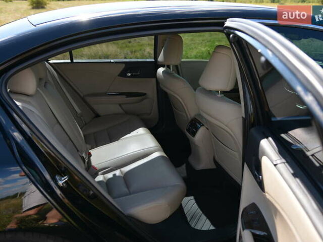 Черный Хонда Аккорд, объемом двигателя 3.47 л и пробегом 125 тыс. км за 15500 $, фото 18 на Automoto.ua