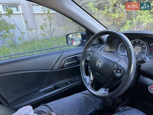 Черный Хонда Аккорд, объемом двигателя 2.4 л и пробегом 185 тыс. км за 12000 $, фото 14 на Automoto.ua
