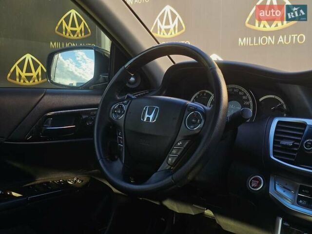 Черный Хонда Аккорд, объемом двигателя 3.5 л и пробегом 199 тыс. км за 14900 $, фото 16 на Automoto.ua