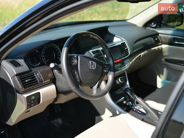 Черный Хонда Аккорд, объемом двигателя 3.47 л и пробегом 125 тыс. км за 15500 $, фото 34 на Automoto.ua