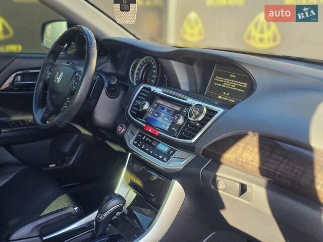 Черный Хонда Аккорд, объемом двигателя 3.5 л и пробегом 199 тыс. км за 14900 $, фото 15 на Automoto.ua