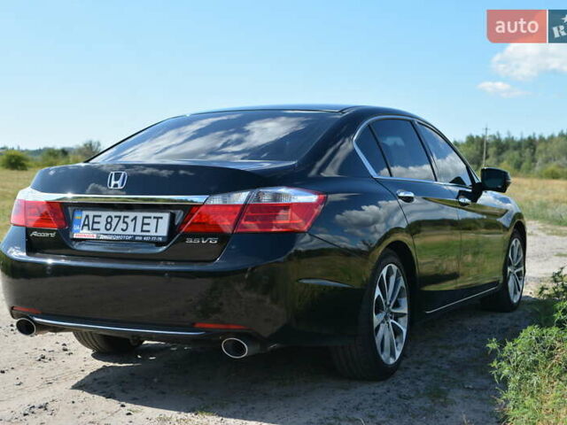 Черный Хонда Аккорд, объемом двигателя 3.47 л и пробегом 125 тыс. км за 15500 $, фото 10 на Automoto.ua