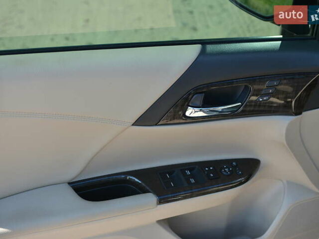 Черный Хонда Аккорд, объемом двигателя 3.47 л и пробегом 125 тыс. км за 15500 $, фото 20 на Automoto.ua