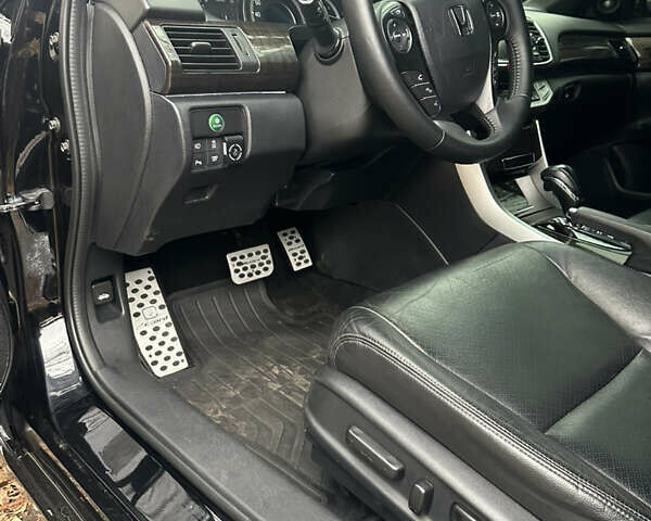 Черный Хонда Аккорд, объемом двигателя 3.47 л и пробегом 109 тыс. км за 19000 $, фото 10 на Automoto.ua