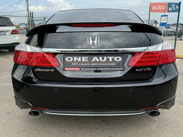 Черный Хонда Аккорд, объемом двигателя 3.47 л и пробегом 308 тыс. км за 15990 $, фото 5 на Automoto.ua