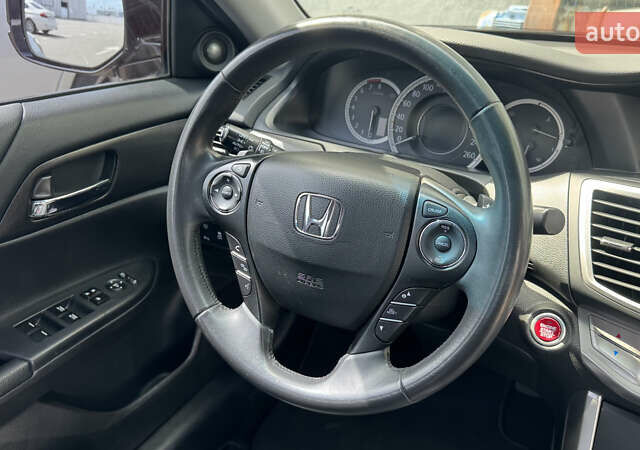 Черный Хонда Аккорд, объемом двигателя 2.36 л и пробегом 198 тыс. км за 15000 $, фото 13 на Automoto.ua