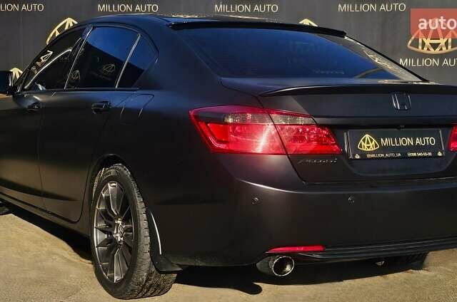 Черный Хонда Аккорд, объемом двигателя 3.5 л и пробегом 199 тыс. км за 14900 $, фото 7 на Automoto.ua