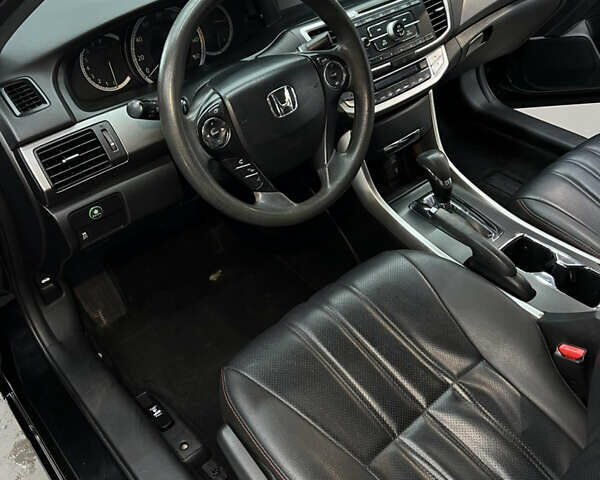 Черный Хонда Аккорд, объемом двигателя 2.4 л и пробегом 240 тыс. км за 11500 $, фото 5 на Automoto.ua