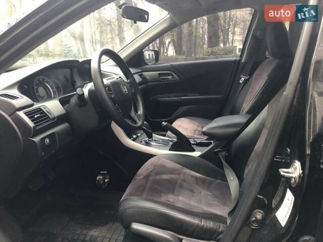 Черный Хонда Аккорд, объемом двигателя 2.4 л и пробегом 211 тыс. км за 11900 $, фото 3 на Automoto.ua