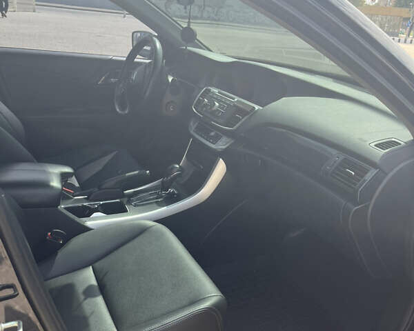 Чорний Хонда Аккорд, об'ємом двигуна 2.35 л та пробігом 182 тис. км за 13300 $, фото 2 на Automoto.ua