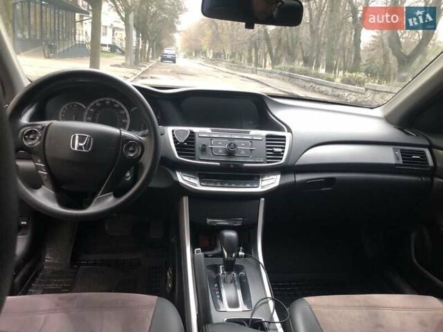Черный Хонда Аккорд, объемом двигателя 2.4 л и пробегом 211 тыс. км за 11900 $, фото 4 на Automoto.ua