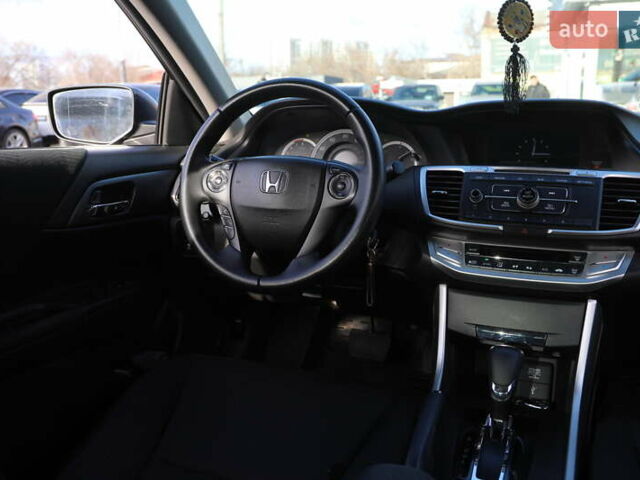 Чорний Хонда Аккорд, об'ємом двигуна 2.4 л та пробігом 108 тис. км за 12000 $, фото 12 на Automoto.ua