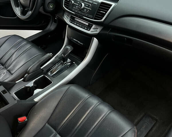 Черный Хонда Аккорд, объемом двигателя 2.4 л и пробегом 240 тыс. км за 11500 $, фото 6 на Automoto.ua