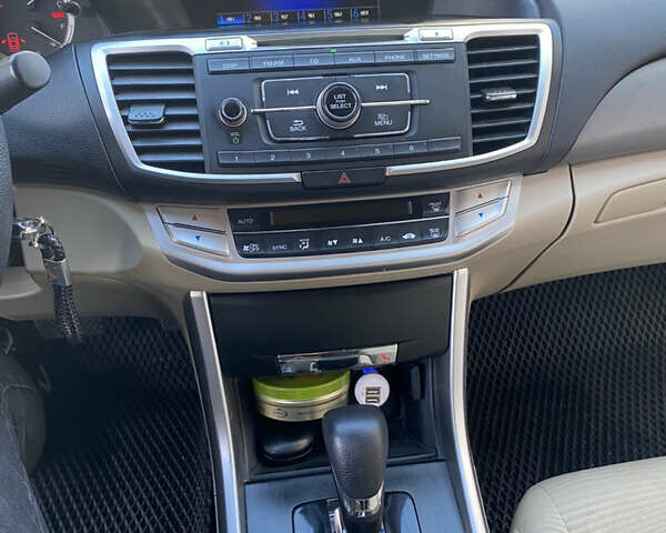 Черный Хонда Аккорд, объемом двигателя 2.4 л и пробегом 190 тыс. км за 11200 $, фото 11 на Automoto.ua