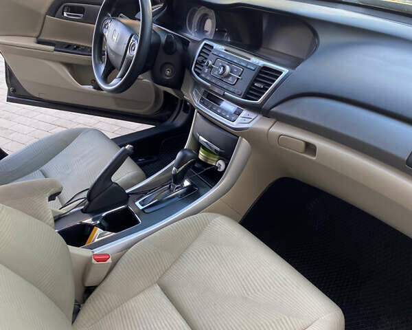 Черный Хонда Аккорд, объемом двигателя 2.4 л и пробегом 190 тыс. км за 11200 $, фото 12 на Automoto.ua