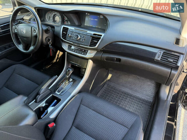 Черный Хонда Аккорд, объемом двигателя 2.36 л и пробегом 200 тыс. км за 12350 $, фото 34 на Automoto.ua