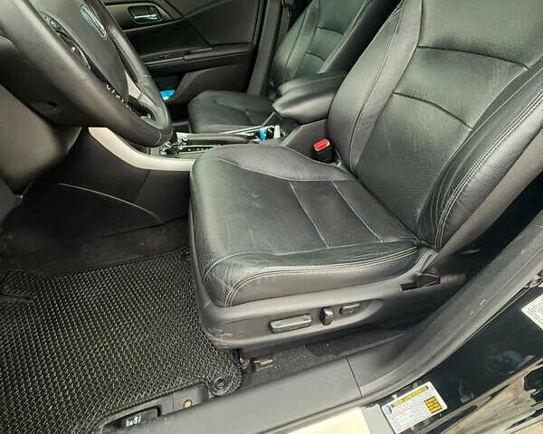 Хонда Аккорд 2015 в Львове на Automoto.ua Черный Хонда Аккорд, объемом двигателя 2.35 л и пробегом 130 тыс. км за 12750 $, фото 11 на Automoto.ua