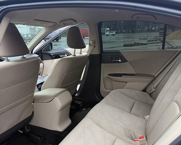 Черный Хонда Аккорд, объемом двигателя 2.35 л и пробегом 255 тыс. км за 12700 $, фото 21 на Automoto.ua