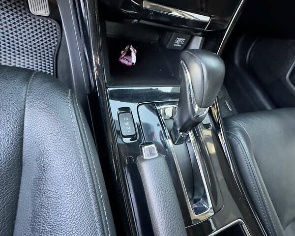 Чорний Хонда Аккорд, об'ємом двигуна 2.35 л та пробігом 119 тис. км за 13000 $, фото 12 на Automoto.ua