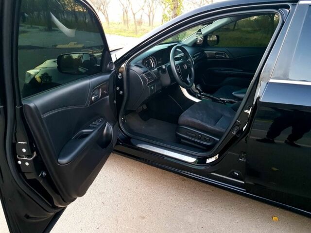 Черный Хонда Аккорд, объемом двигателя 2.4 л и пробегом 33 тыс. км за 15000 $, фото 6 на Automoto.ua