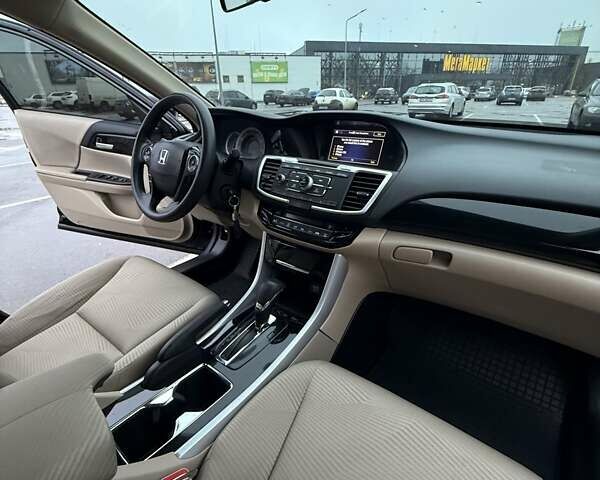 Черный Хонда Аккорд, объемом двигателя 2.35 л и пробегом 255 тыс. км за 12700 $, фото 11 на Automoto.ua