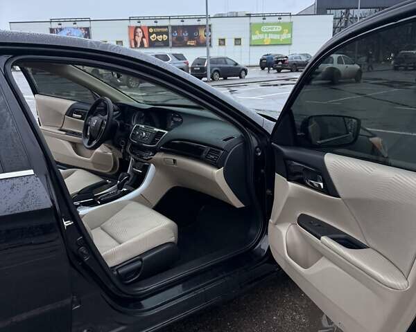 Черный Хонда Аккорд, объемом двигателя 2.35 л и пробегом 255 тыс. км за 12700 $, фото 10 на Automoto.ua