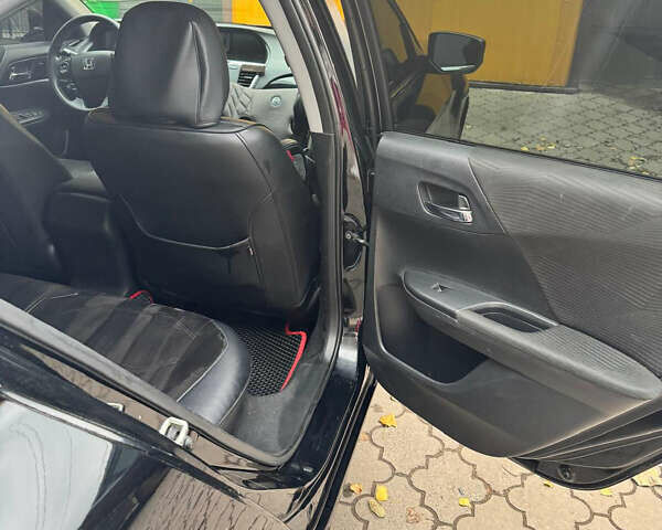 Черный Хонда Аккорд, объемом двигателя 2.4 л и пробегом 190 тыс. км за 15000 $, фото 5 на Automoto.ua