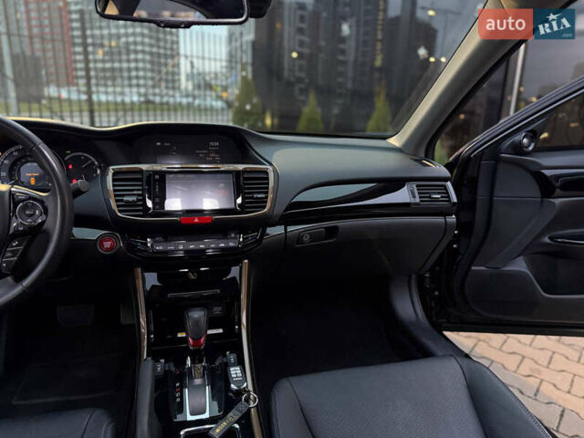 Черный Хонда Аккорд, объемом двигателя 3.5 л и пробегом 136 тыс. км за 17700 $, фото 15 на Automoto.ua