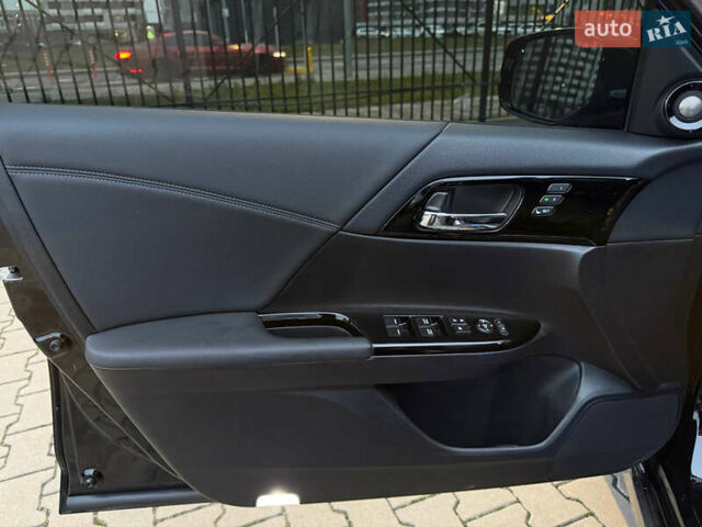 Черный Хонда Аккорд, объемом двигателя 3.5 л и пробегом 136 тыс. км за 17700 $, фото 8 на Automoto.ua