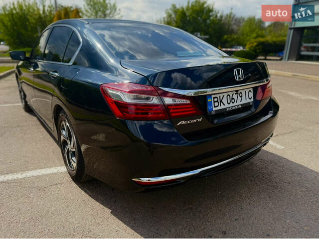 Черный Хонда Аккорд, объемом двигателя 2.4 л и пробегом 185 тыс. км за 13300 $, фото 2 на Automoto.ua