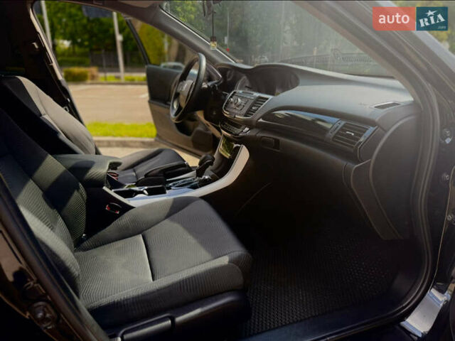 Черный Хонда Аккорд, объемом двигателя 2.4 л и пробегом 185 тыс. км за 13300 $, фото 7 на Automoto.ua