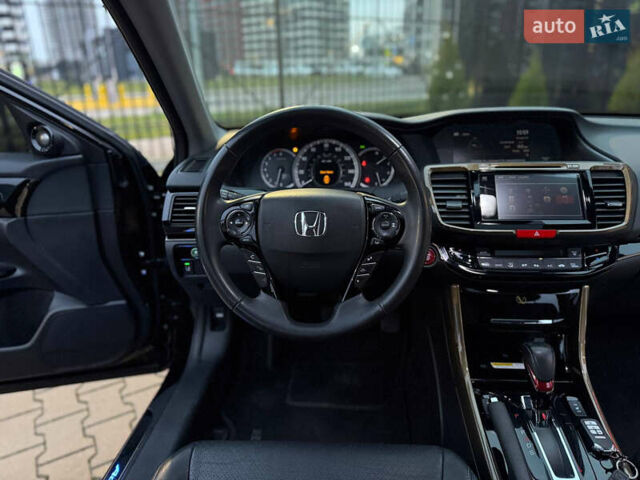 Черный Хонда Аккорд, объемом двигателя 3.5 л и пробегом 136 тыс. км за 17700 $, фото 16 на Automoto.ua