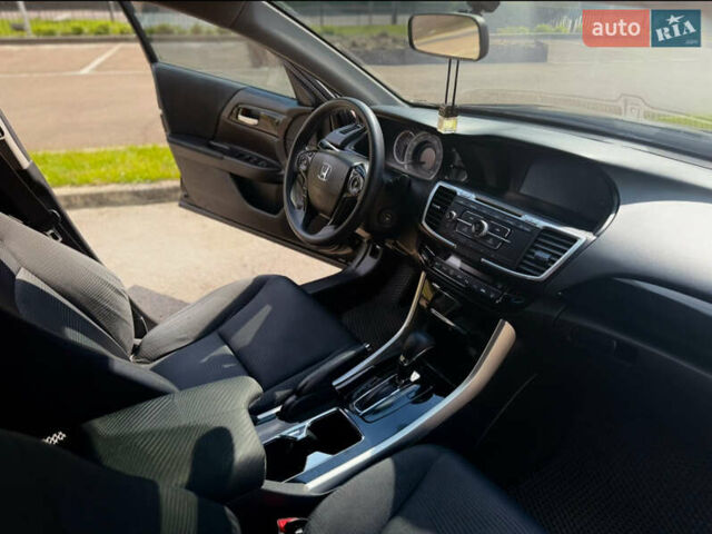 Черный Хонда Аккорд, объемом двигателя 2.4 л и пробегом 185 тыс. км за 13300 $, фото 6 на Automoto.ua