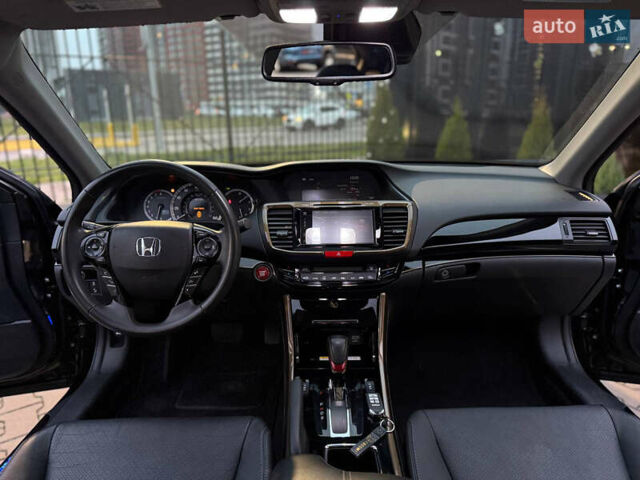 Черный Хонда Аккорд, объемом двигателя 3.5 л и пробегом 136 тыс. км за 17700 $, фото 13 на Automoto.ua