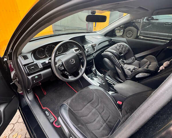 Черный Хонда Аккорд, объемом двигателя 2.4 л и пробегом 190 тыс. км за 15000 $, фото 12 на Automoto.ua