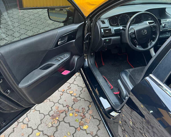 Черный Хонда Аккорд, объемом двигателя 2.4 л и пробегом 190 тыс. км за 15000 $, фото 4 на Automoto.ua