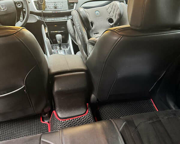 Черный Хонда Аккорд, объемом двигателя 2.4 л и пробегом 190 тыс. км за 15000 $, фото 10 на Automoto.ua