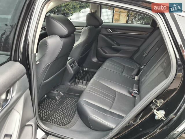 Черный Хонда Аккорд, объемом двигателя 1.5 л и пробегом 74 тыс. км за 17777 $, фото 14 на Automoto.ua