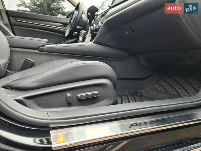Черный Хонда Аккорд, объемом двигателя 1.5 л и пробегом 74 тыс. км за 17777 $, фото 18 на Automoto.ua