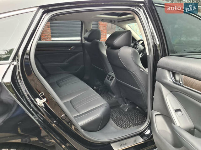 Черный Хонда Аккорд, объемом двигателя 1.5 л и пробегом 74 тыс. км за 17777 $, фото 16 на Automoto.ua