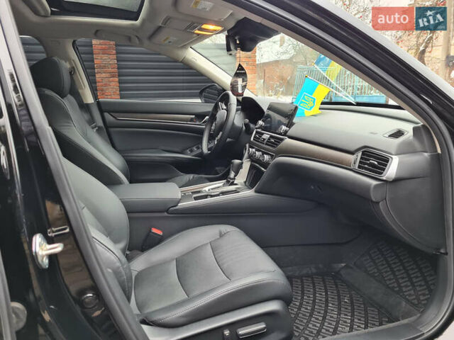 Черный Хонда Аккорд, объемом двигателя 1.5 л и пробегом 74 тыс. км за 17777 $, фото 17 на Automoto.ua