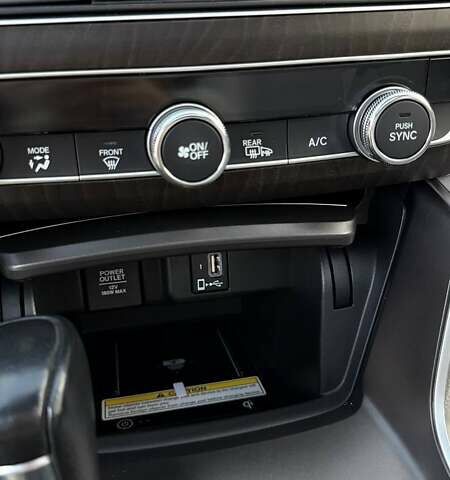 Черный Хонда Аккорд, объемом двигателя 1.5 л и пробегом 78 тыс. км за 21000 $, фото 26 на Automoto.ua