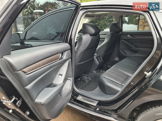 Черный Хонда Аккорд, объемом двигателя 1.5 л и пробегом 74 тыс. км за 17777 $, фото 13 на Automoto.ua