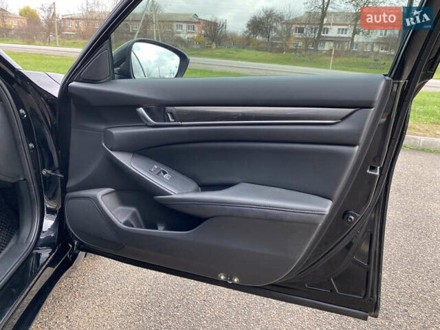 Черный Хонда Аккорд, объемом двигателя 1.5 л и пробегом 113 тыс. км за 18500 $, фото 11 на Automoto.ua