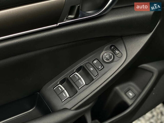 Черный Хонда Аккорд, объемом двигателя 1.5 л и пробегом 43 тыс. км за 21500 $, фото 16 на Automoto.ua