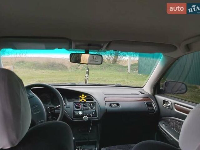 Черный Хонда Аккорд, объемом двигателя 1.6 л и пробегом 385 тыс. км за 3000 $, фото 5 на Automoto.ua