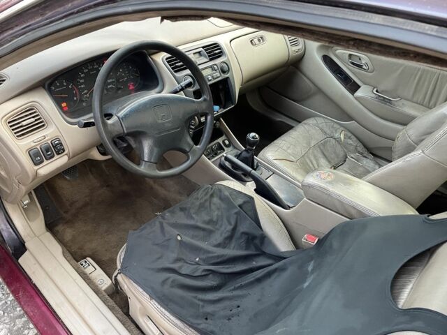 Красный Хонда Аккорд, объемом двигателя 0 л и пробегом 446 тыс. км за 1400 $, фото 2 на Automoto.ua