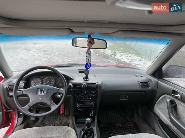 Красный Хонда Аккорд, объемом двигателя 2 л и пробегом 130 тыс. км за 2800 $, фото 6 на Automoto.ua