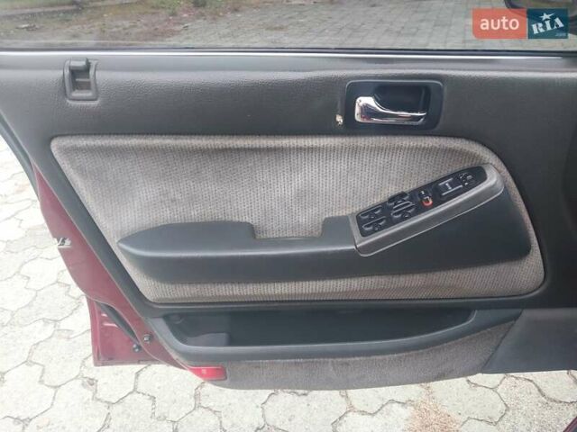 Красный Хонда Аккорд, объемом двигателя 2 л и пробегом 340 тыс. км за 2500 $, фото 13 на Automoto.ua